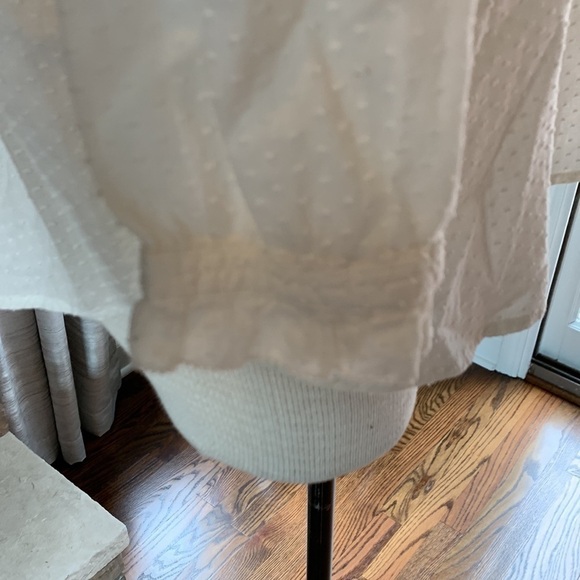 𝅺J Crew cream long sleeve medium top - Picture 3 of 9